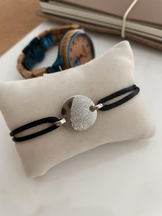 ✨Originální dárek pro muže, který vypráví příběh✨ Pánský náramek s otiskem prstu vyrobeným na přání – jedinečný symbol...