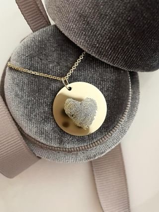 Dva otisky - jedno srdce🤍 Památka na celý život… Materiál: Žluté zlato AU585/1000 Najdete na:...