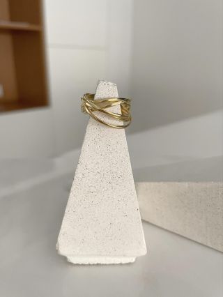 Novinka pro milovnice minimalismu🤍 Prsten Art ozdobený 6 kroužky…💫 Jak se vám líbí??😊 #prsten #kreativita #minimalist...